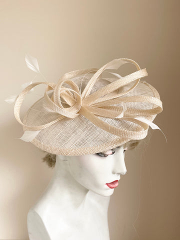 MADDOX NATURAL STRAW  HATINATOR WITH IVORY FEATHERS AND BOW TRIM ON HEADBAND