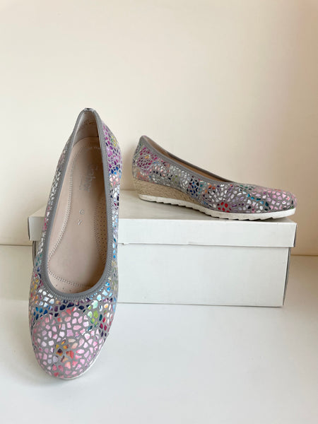 GABOR LIGHT GREY SUEDE & MULTICOLOURED WEDGE HEELS SIZE 7/40 G