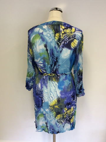 GELCO WHITE SLEEVELESS TOP & BLUE PRINT BELTED OVER BLOUSE SIZE 18