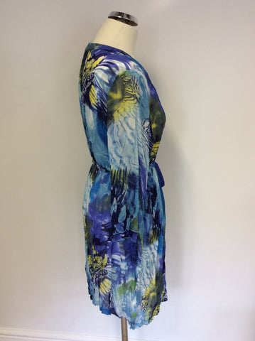 GELCO WHITE SLEEVELESS TOP & BLUE PRINT BELTED OVER BLOUSE SIZE 18