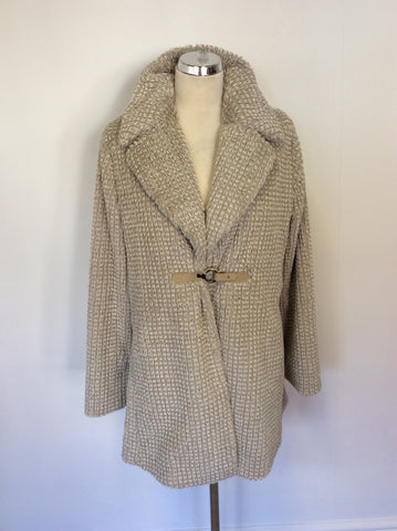 RIANI BEIGE & WHITE FAUX FUR FEEL COAT SIZE 14