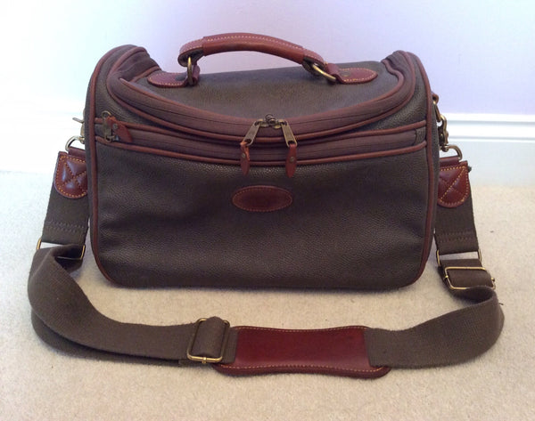 Mulberry Scotchgrain Dark Green & Brown Leather Trim Vanity Case With Strap - Whispers Dress Agency - Sold - 1
