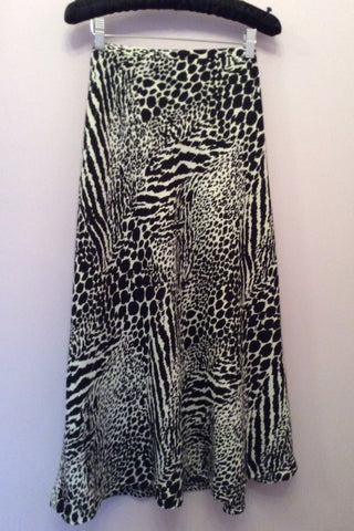 Viyella Black & White Print Skirt Size 16 Petite - Whispers Dress Agency - Womens Skirts